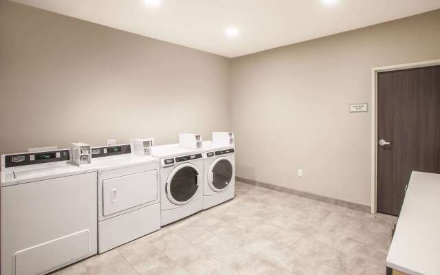 La Quinta Inn & Suites by Wyndham Tulsa Broken Arrow
