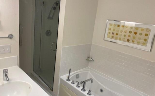 Crowne Plaza Chicago West Loop by IHG