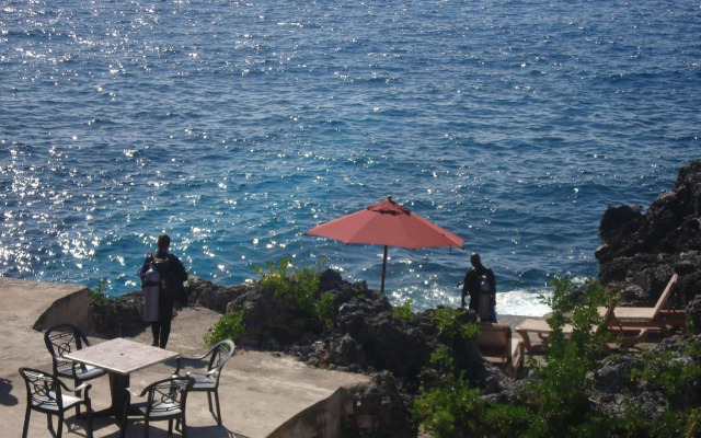 Coral Seas Cliff
