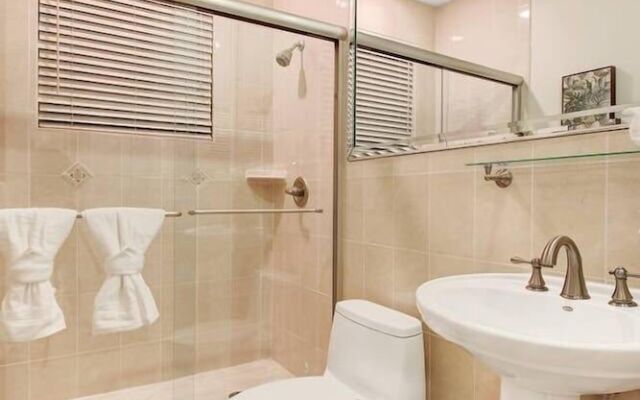 Walk to Beach Spacious Estate with Hot Tub & Game Room
