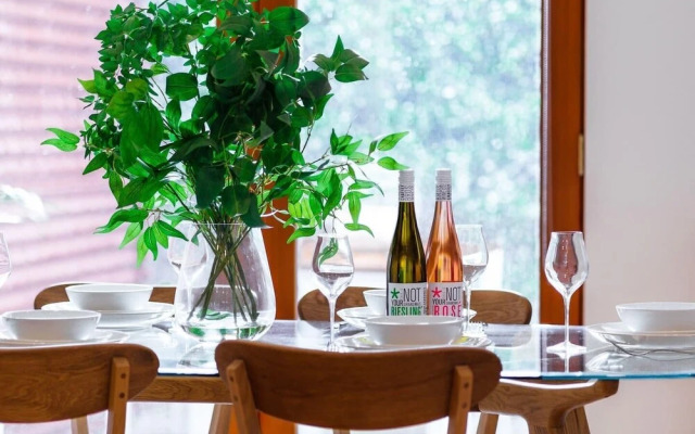 Malibu Moment on Margaret-Historic Bungalow