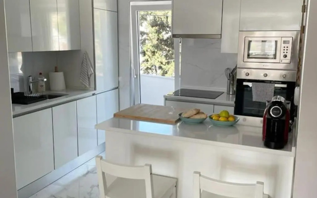 *SEA VIEW* New 3 Bedroom apt with FREE parking