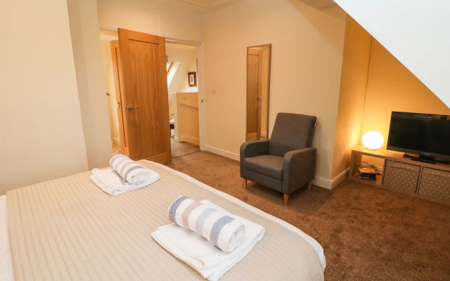 1 Knowleston House