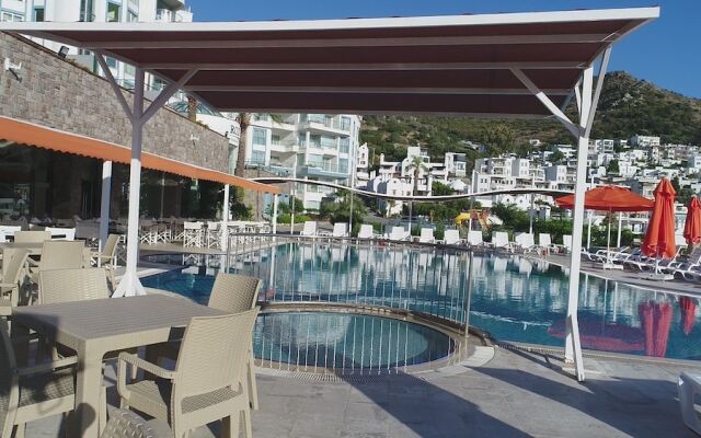 Roxx Suite Deluxe & Spa Hotel