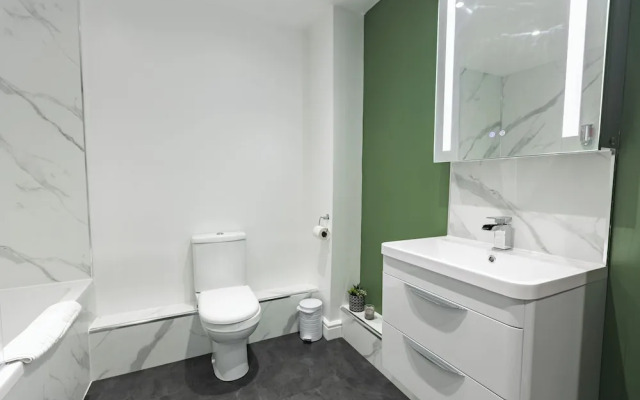 West Hull 2 bed apartment with Parking