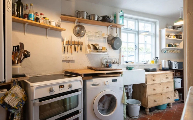 Wonderfully Quirky 3BD Home Amberley West Sussex