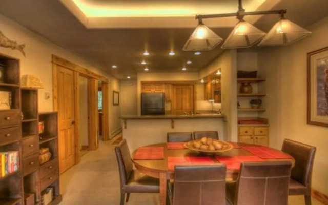 Canyon Creek - C207B by RedAwning