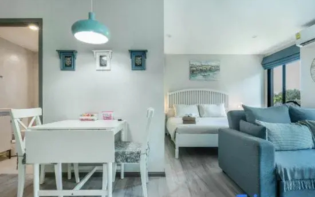 Studio Apartment by the Sea