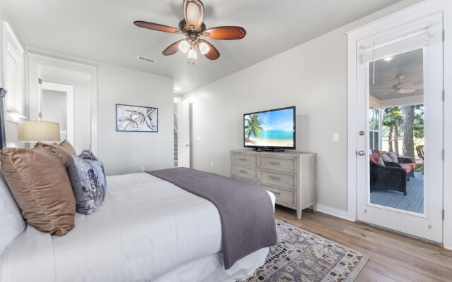 1369 Laurel Grove "the Crows Nest"