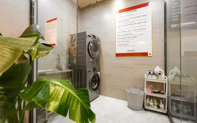 Elan Hotel (Nanjing Zhongshanling Xiamfang Metro Station)