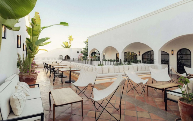 Tropicana Inn