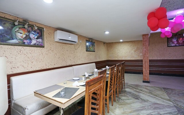 OYO 13125 Hotel Gwal Palace