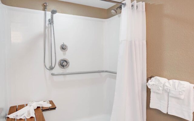 Days Inn & Suites by Wyndham Clermont