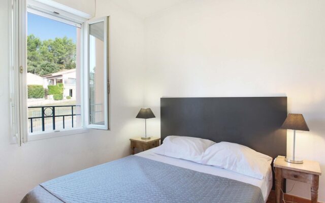 Apartment in Greoux-les-bains Near Lakes