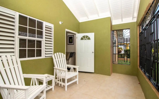 Private Pool Draxhall Gated Gym Tennis Full AC