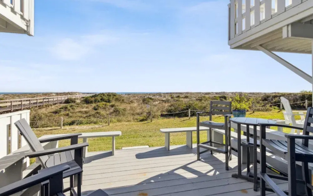Steps to The Beach - 3BR Ocean View