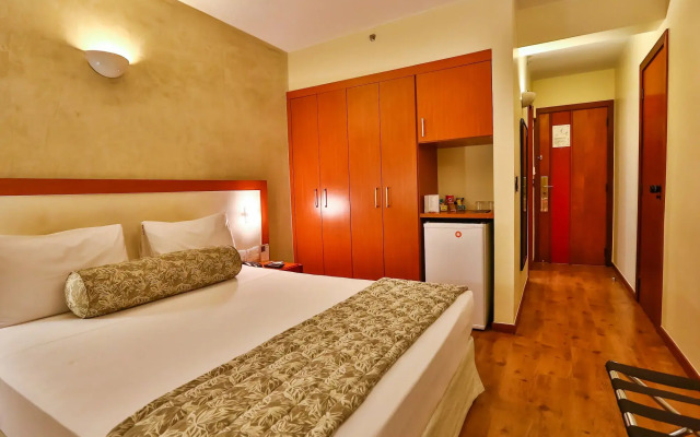 Metropolitan Hotel by Atlantica