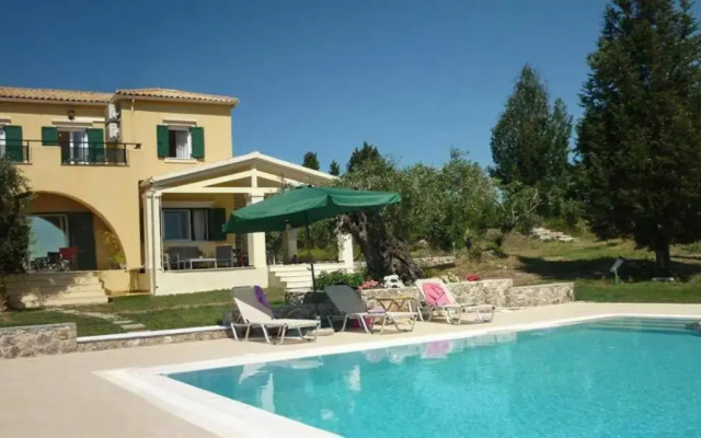 Villa Mayroula