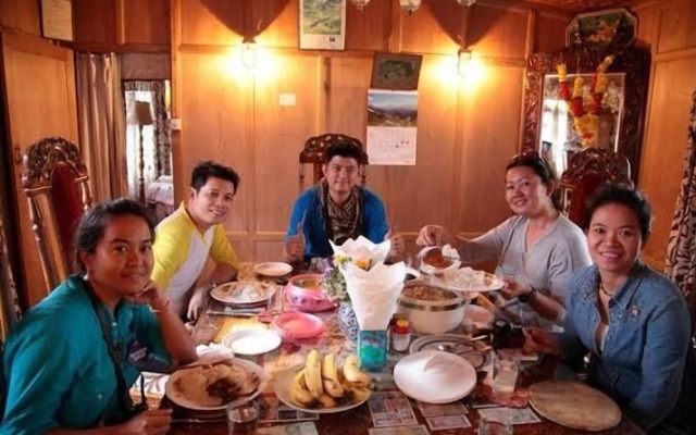 Shabrose Heritage Houseboats