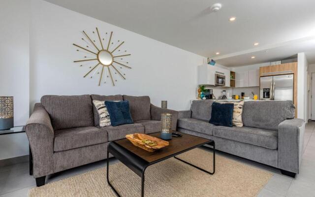Breathtaking 2 Bedroom Apartment with Harbor View