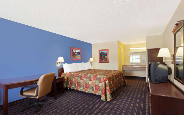 Days Inn by Wyndham Downtown-Nashville West Trinity Lane