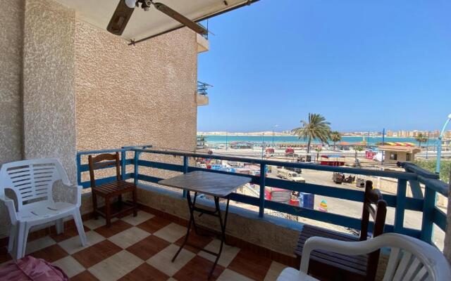 Lovely 4 bed vacation apartment with sea view