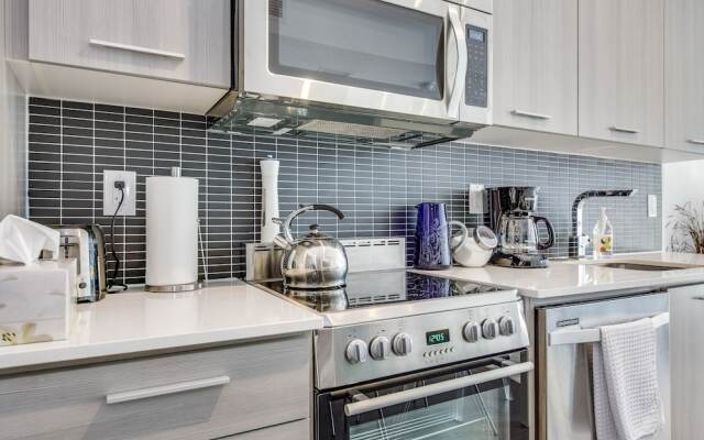 Stylish New 2BR Luxury Condo w Parking