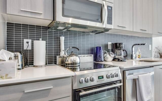 Stylish New 2Br Luxury Condo W Parking