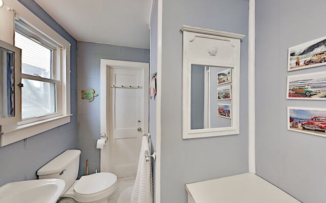 Long Beach Hideaway - Steps To The Sand! 2 Bedroom Duplex