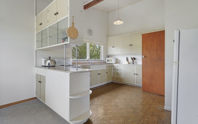 Dazzling Mairangi Bay Retreat Sea Views
