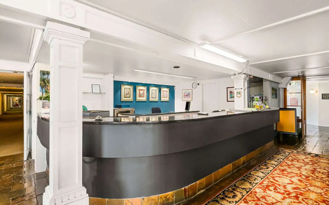 The Angus Hotel – Lobby – Lower Hutt