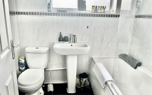 Canterbury Charm, Spacious 4 Bed House