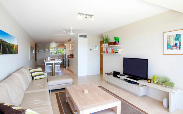 Commodore 1 Noosa Parade 80