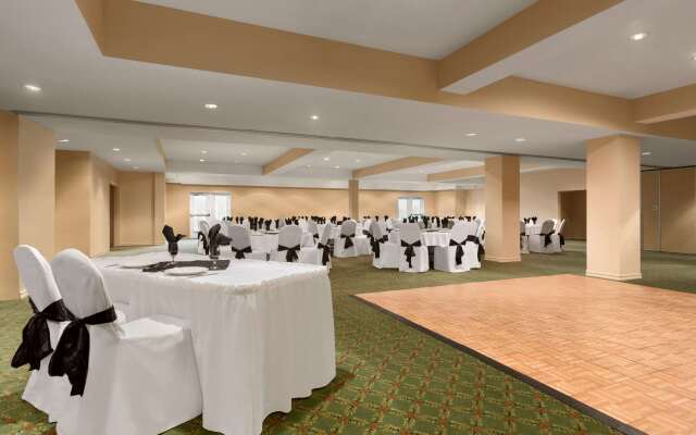 Days Inn & Conference Centre by Wyndham Oromocto