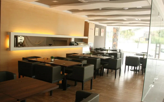 Lumut Suites