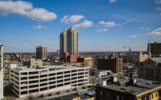 Classic Downtown 1BR Apt with Views