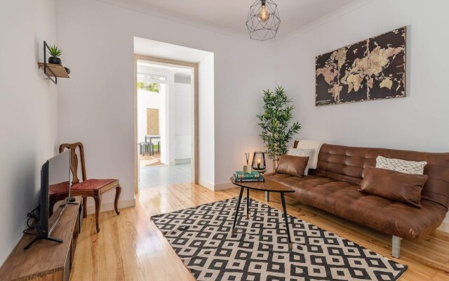 Dazzling Apartment With Private Terrace in Alcântara