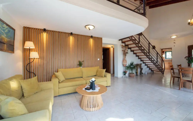 Villa Chloe With Private Pool