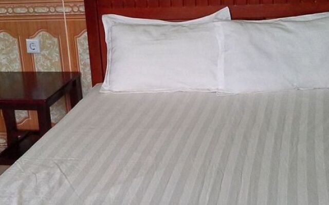 Avi Transit Hotel