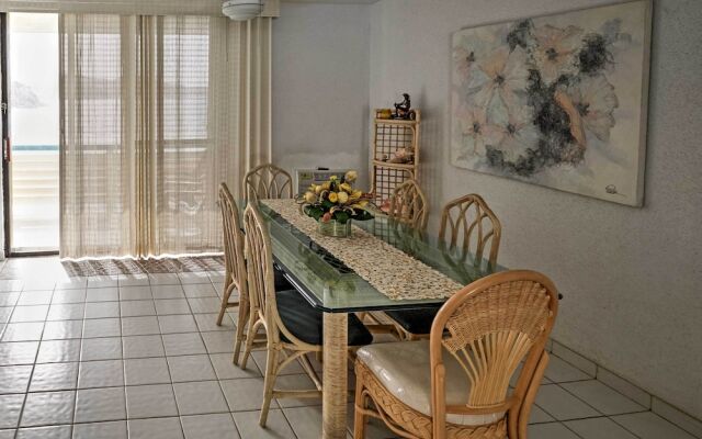 Bolongo Bay Oceanfront Condo w/ Community Pool!