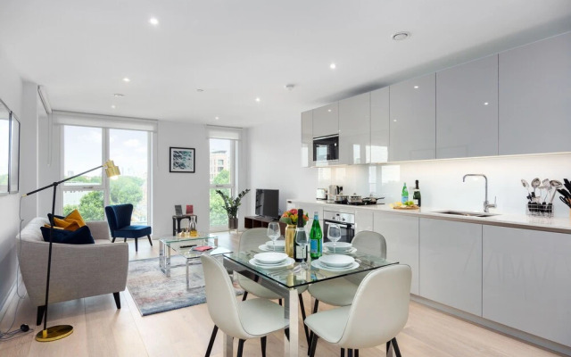Two Bedroom Serviced Apartment with Balcony in Weymouth Building, Deacon Street