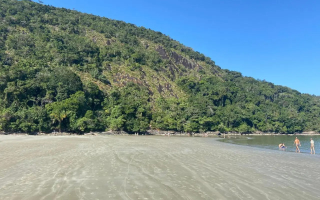 Casa em Bertioga condomínio 250 metros da praia