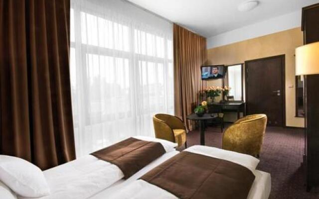 Hotel Senator