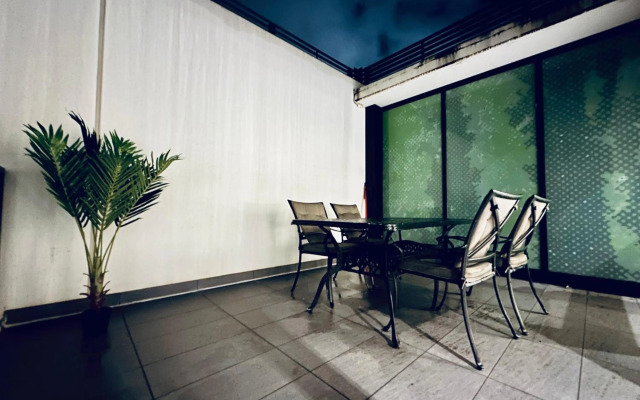 Rooftop 2BRapt in Abbotsford+King bed+WIFI+Parking