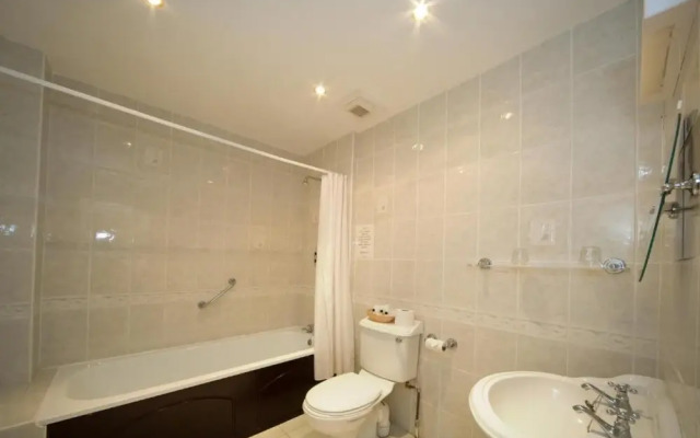 Oriel Hotel