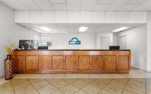 Days Inn by Wyndham Huntington