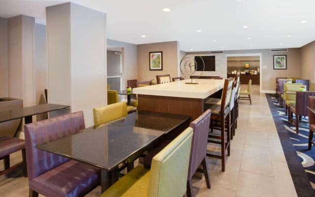 La Quinta Inn And Suites Detroit-Utica