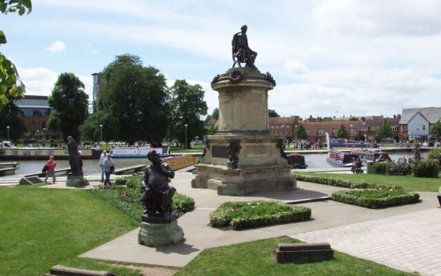 25 Shakespeare Street