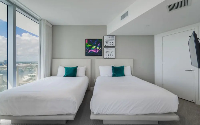 Stunning Condo, City Views