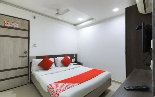 OYO 48524 Hotel Sweet Dream